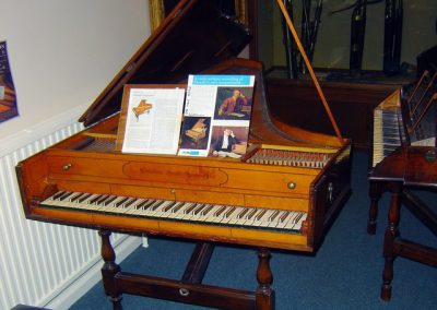 clavecin = harpsichord