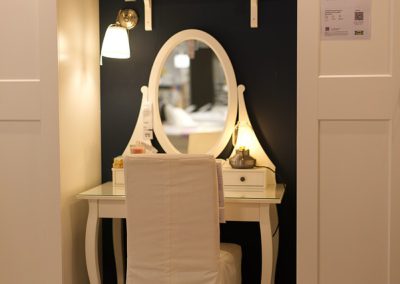 coiffeuse = dressing table