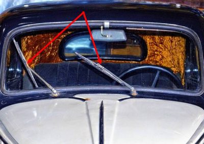essuie-glace = windshield wiper