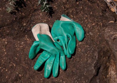 gants de jardinage = gardening gloves