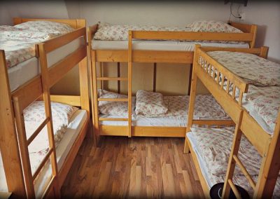 lits superposés = bunk beds